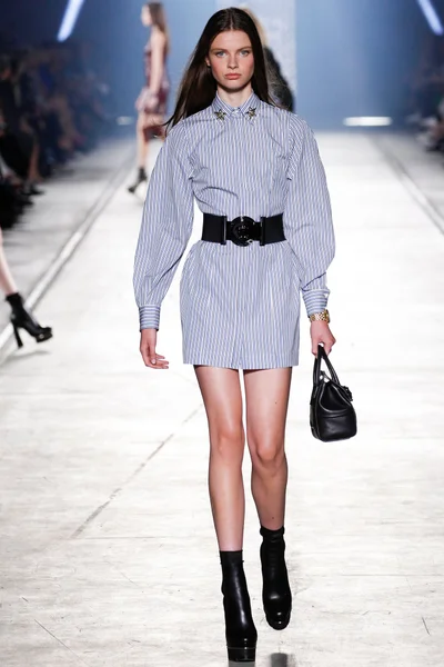 Look 27